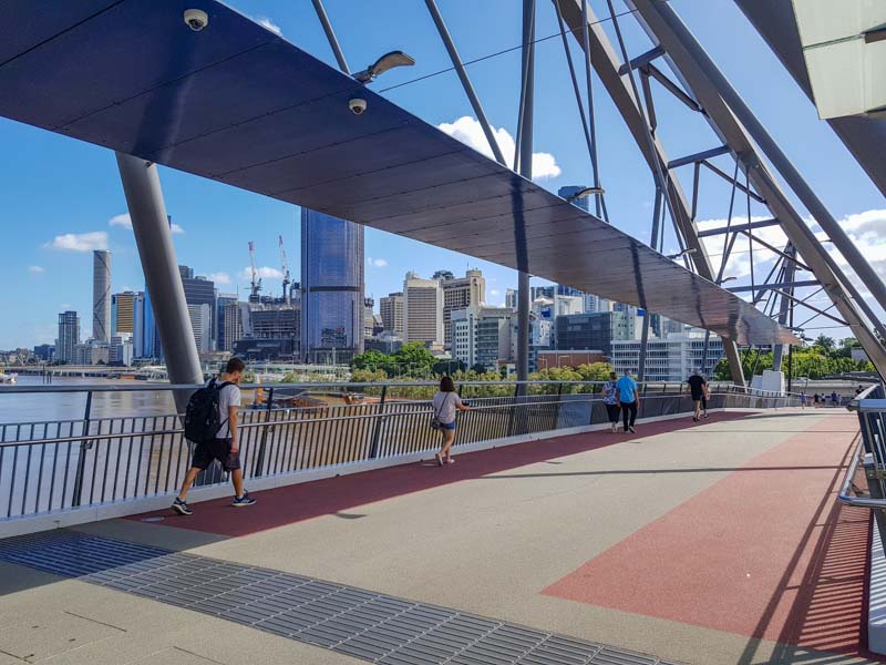 There are many different walkways and Bridges in Brisbane City